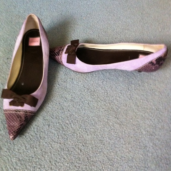 Coach pumps