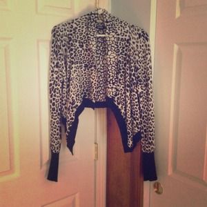 Cropped leopard cardi