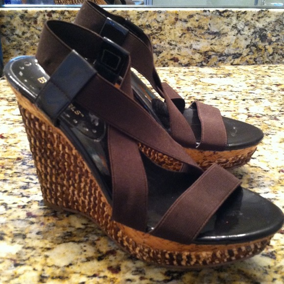 💥SOLD💥 👠REDUCED👠 BCBG Wedged Sandal