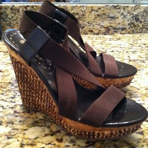 💥SOLD💥 👠REDUCED👠 BCBG Wedged Sandal