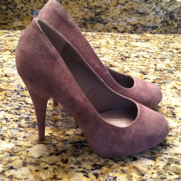 💥REDUCED💥 X-Appeal Taupe Suede Pump, Size 8.5M