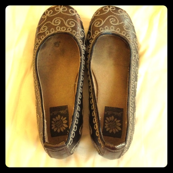 ❌Sold❌Yellow Box Flats