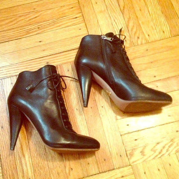 Chic Prada lace-up boot!!!! - Picture 1 of 4