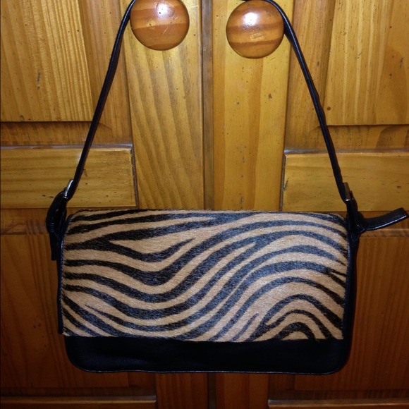 ♦️SOLD♦️Lord & Taylor animal print shoulder bag.