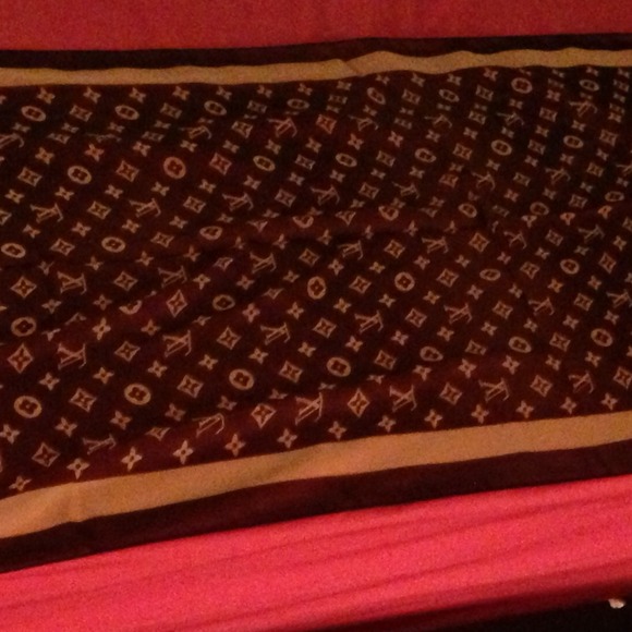 LV SCARF