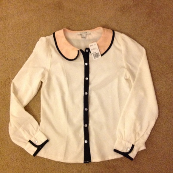 ** SOLD ** NWT Forever 21 shirt size small - Picture 2 of 3