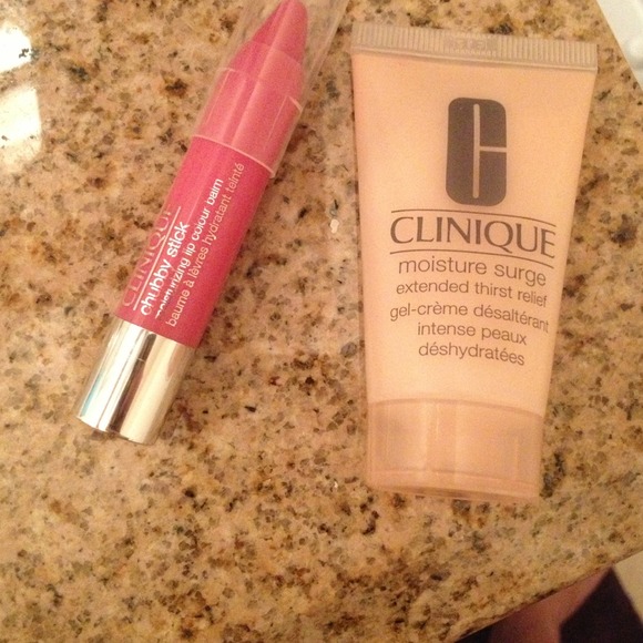 SOLD Clinique-ChubbyStick lipbalm&Moisture surge