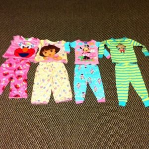 ❌❌RESERVE FOR ZEEMO1922❌❌ Lot of 4 pjs 18m