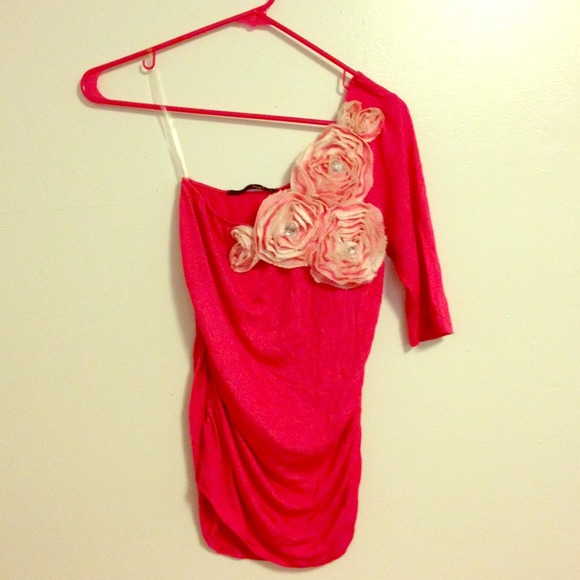 One sleeve pink top with flowers