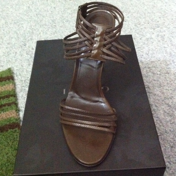 Gently used Gucci brown heel