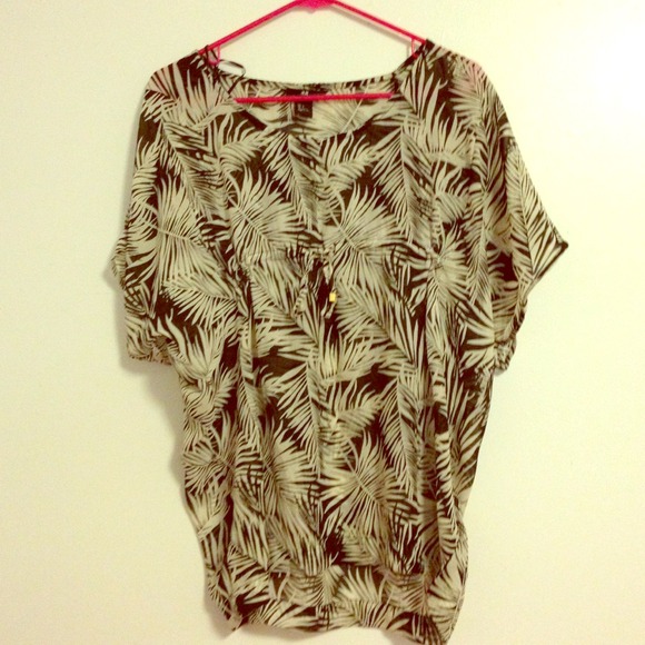 Black and white blouse/tunic