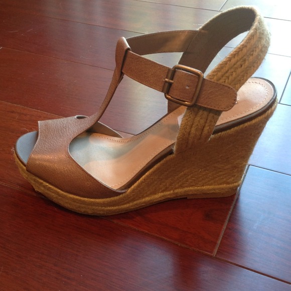 Steve Madden Shoes - 🚨REDUCED🚨Steve Madden Leather Tan Wedge Sandal