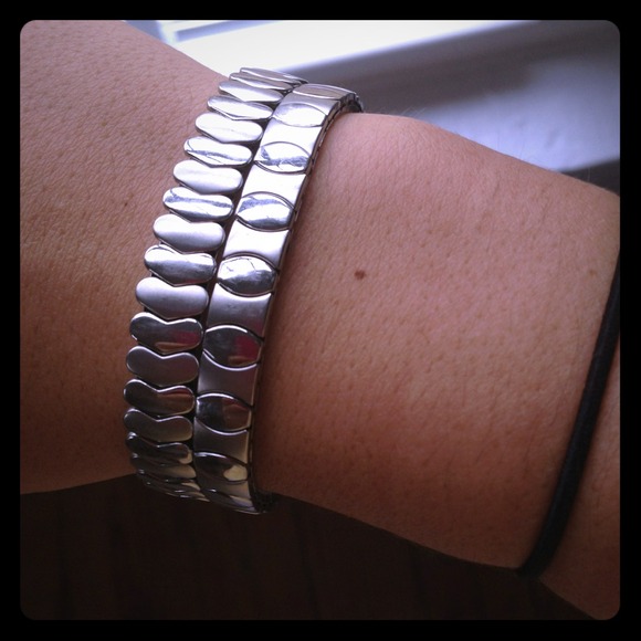 2 silver bracelets stretchy
