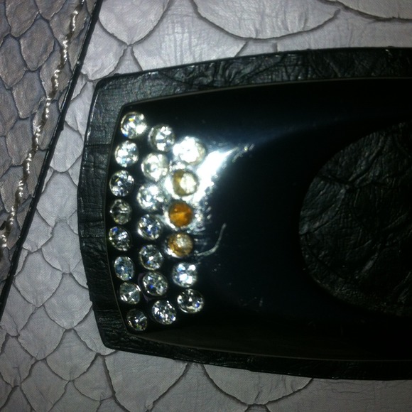 BUNDLED Guess bag W/ Kathy bag - Picture 2 of 4