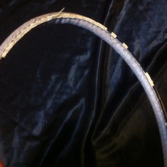 BUNDLED Guess bag W/ Kathy bag - Picture 4 of 4