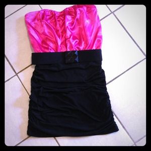 ❤Sold❤Pink and black strapless