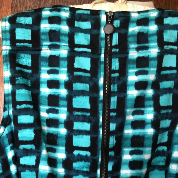 ***SOLD****Print dress - Picture 3 of 4