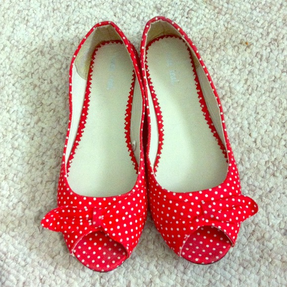Pooka dot red flats