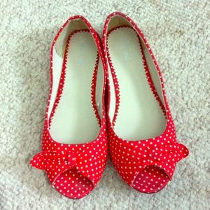 Pooka dot red flats