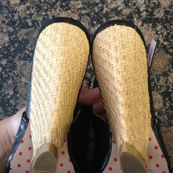 Aldo wedged sandals. - Picture 3 of 4