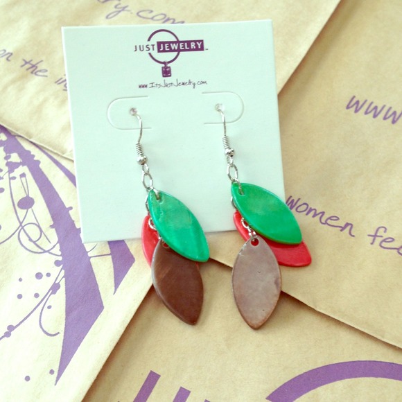 Just Jewelry dangle earrings. Never worn - Picture 1 of 1