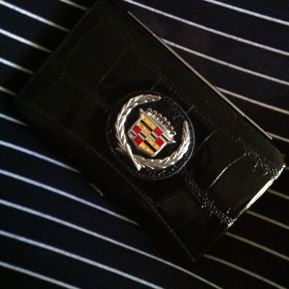 💙SOLD💙 Cute Cadillac logo wallet