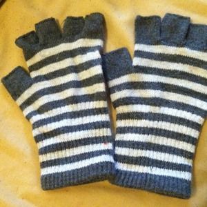 Fingerless gloves