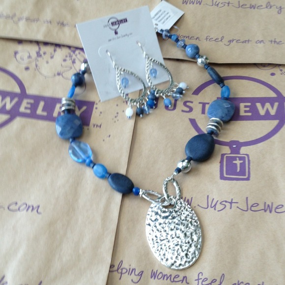 Necklace and earring set. Or sold seperate - Picture 1 of 3