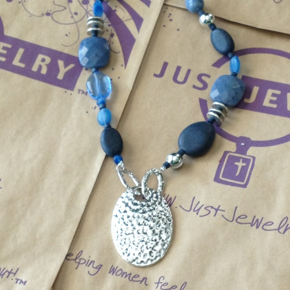 Necklace and earring set. Or sold seperate - Picture 2 of 3