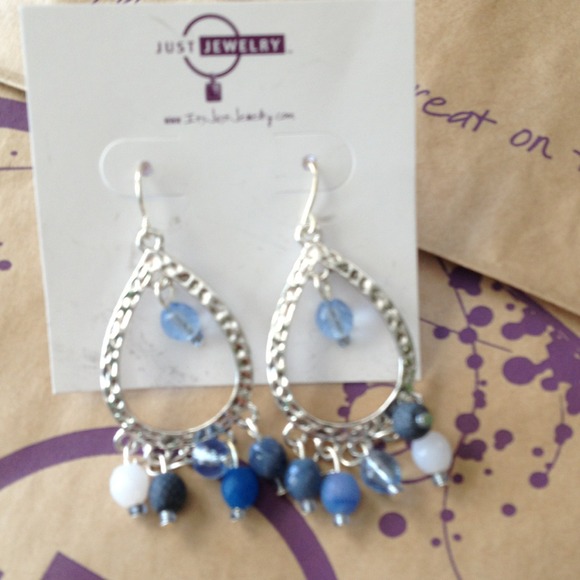 Necklace and earring set. Or sold seperate - Picture 3 of 3