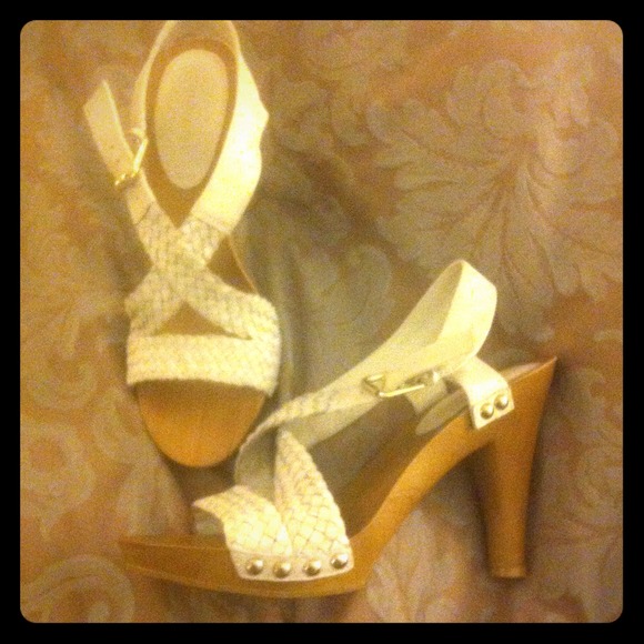 Nine West white braided leather Platform sandal