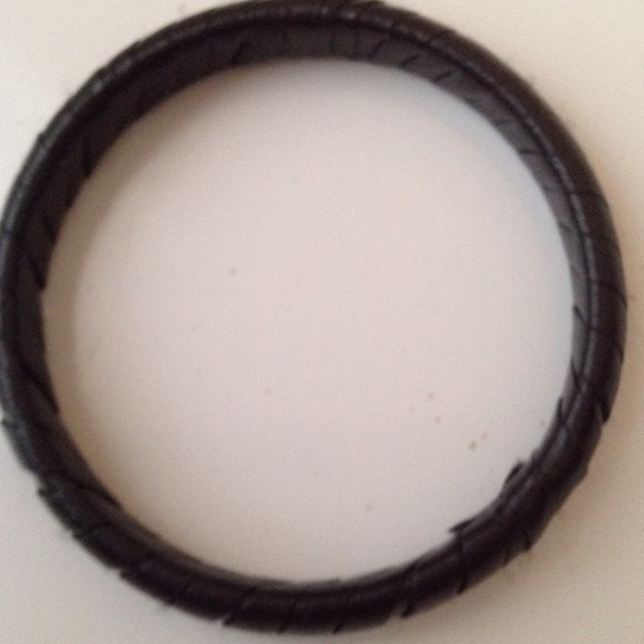 NWOT Trendy black leather bracelet