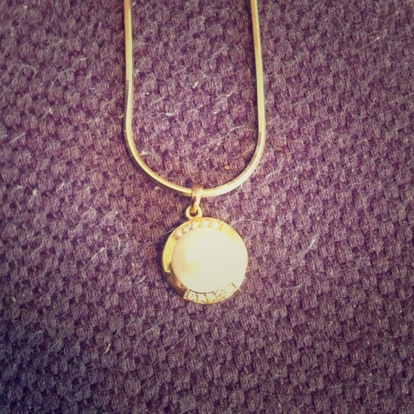 *Hold*  Pearl, diamond and gold necklace