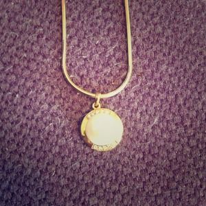 *Hold*  Pearl, diamond and gold necklace