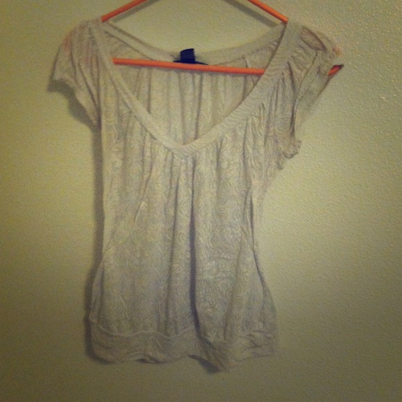 Very light rose white tee