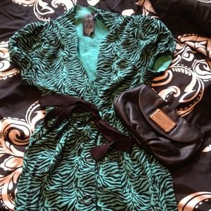 🚫SOLD🚫🌟Tiger Stripped Formfitting Dress