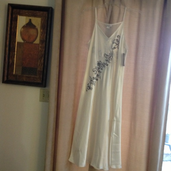 Ivory and black sleek nightgown
