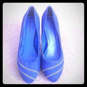 Blue zipper shoes