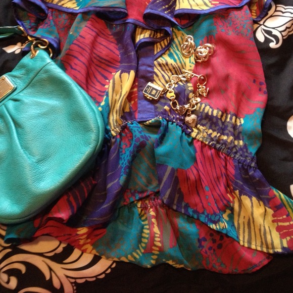 🚫Sold🚫 Ruffled Top - Picture 2 of 3