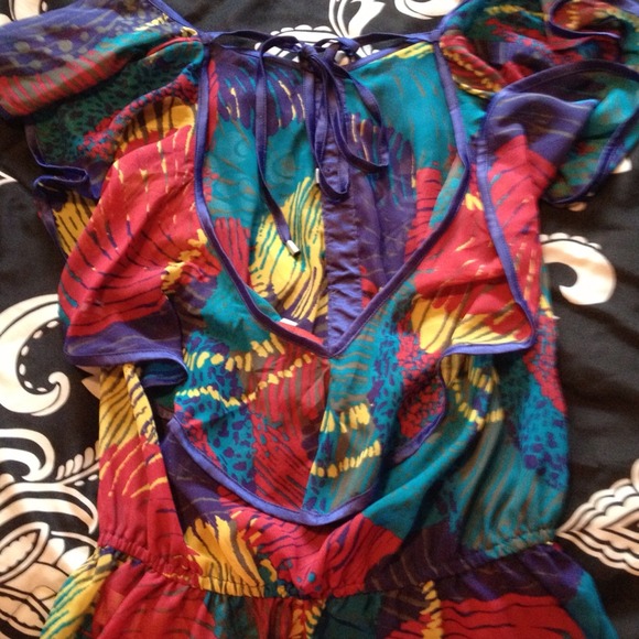 🚫Sold🚫 Ruffled Top - Picture 3 of 3