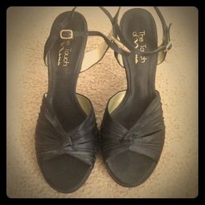 Low black dress heel *perfect for a dressy event*