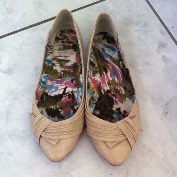 ❌ SOLD ❌ Light tanned color flats - Picture 2 of 4