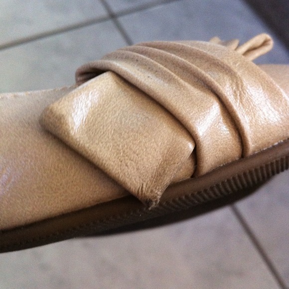 ❌ SOLD ❌ Light tanned color flats - Picture 3 of 4