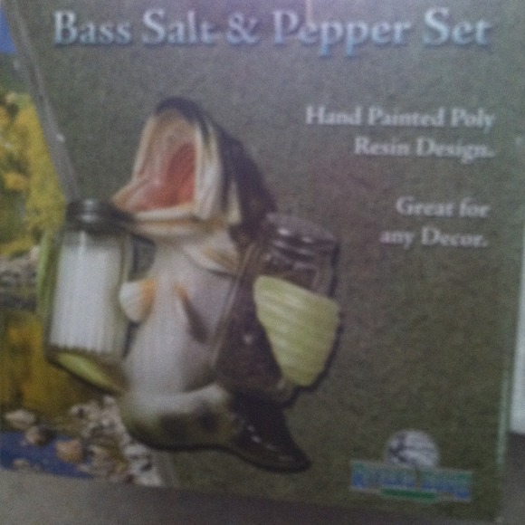 Salt & pepper shakers