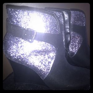 REDUCED!!!  BRAND NEW GUESS BOOTIES!!!
