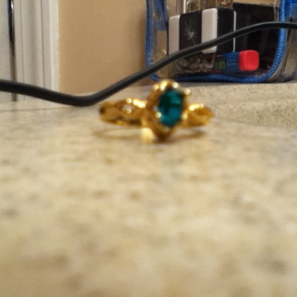 Beautiful gold ring - Picture 2 of 2