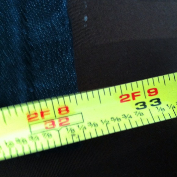 The first 2 is the black one and the last 2 Levis - Picture 2 of 4