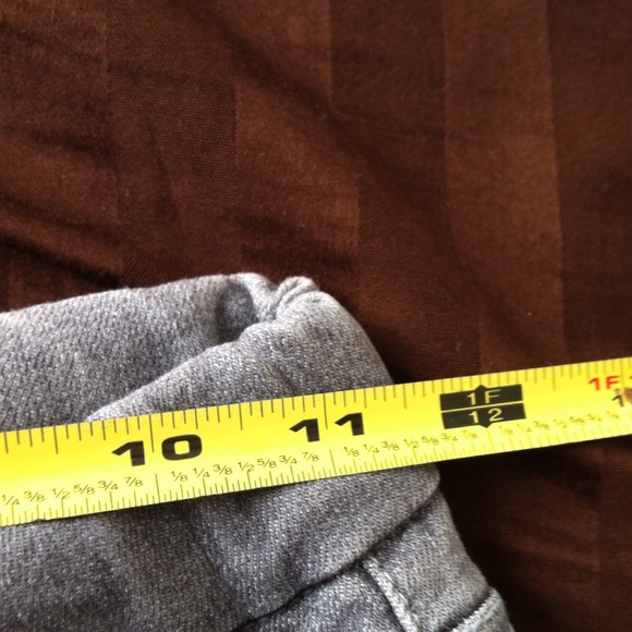 The first 2 is the black one and the last 2 Levis - Picture 3 of 4