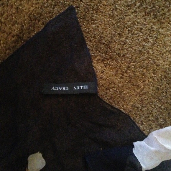 Ellen Tracy scarf - Picture 2 of 3