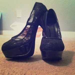 Lace and glitter pumps.